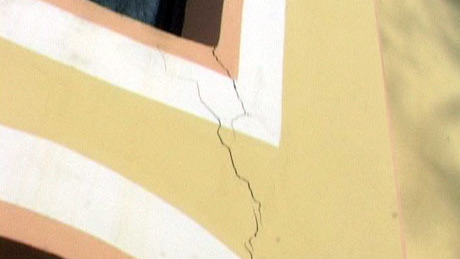 Megrepedt a földrengéstől a várdai templom fala