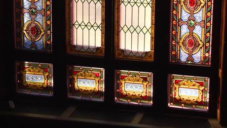 Felújítják a Városháza ólomüveg ablakait