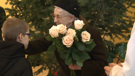 90 éves a meseírás koronázatlan királynője