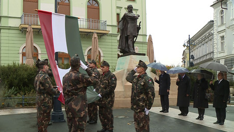 Felvonták a nemzeti lobogót