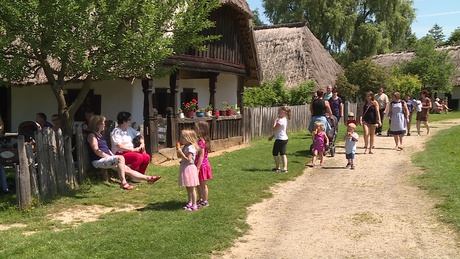 Pünkösdi forgatag a Szennai Skanzenben