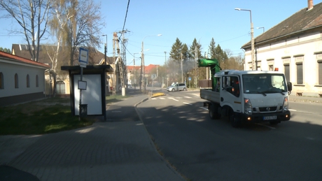 Elkezdték a kaposvári buszmegállók fertőtlenítését