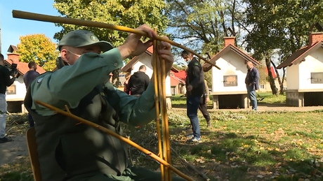 Gólyafészkeket készítettek a nagybajomi iskolások