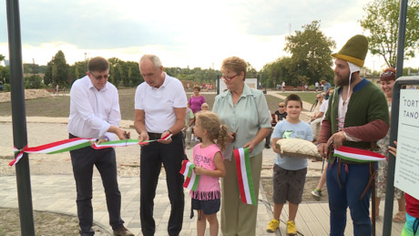 Megnyitotta kapuit a Vár park