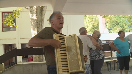 A Balatonnál táboroztak a szépkorúak