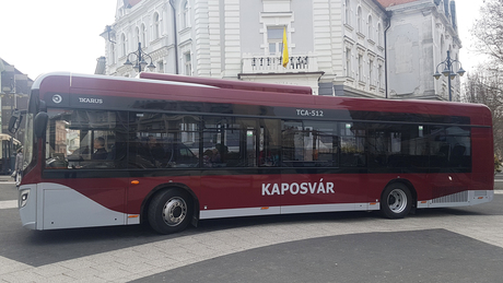 Átadták Kaposvár első elektromos autóbuszait