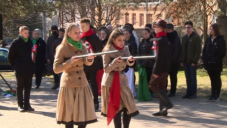 Megemlékezés a Hősök templománál